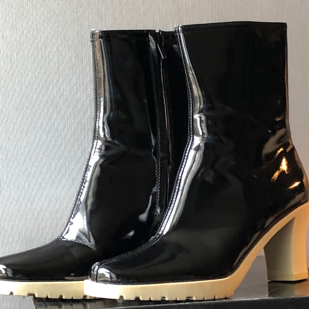 Women's Banana Republic Black Patent Boots size 5
